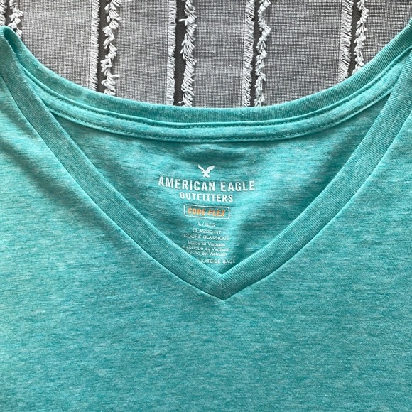 Men’s Large V-Neck Tee - Picture 2 of 3